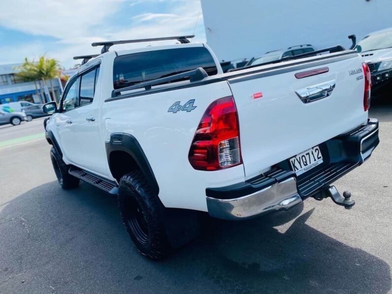 
								2017 Toyota Hilux SR5 full									