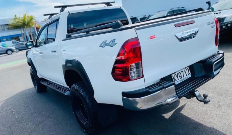 
								2017 Toyota Hilux SR5 full									