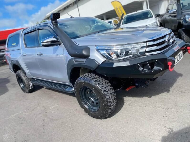 
								2017 Toyota Hilux SR5 full									