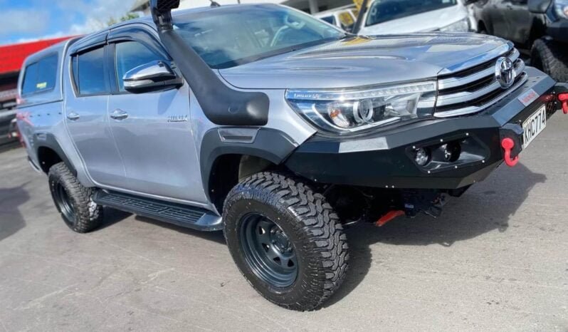 
								2017 Toyota Hilux SR5 full									