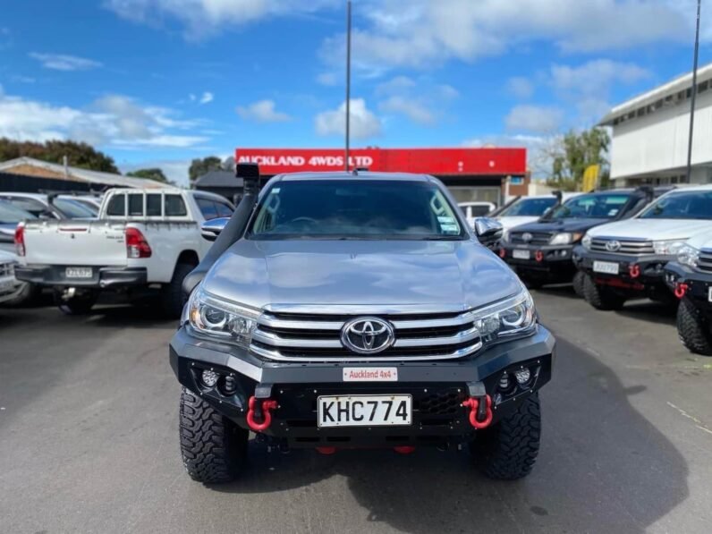 
								2017 Toyota Hilux SR5 full									