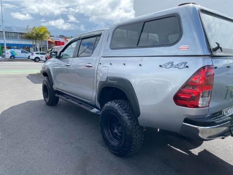
								2017 Toyota Hilux SR5 full									