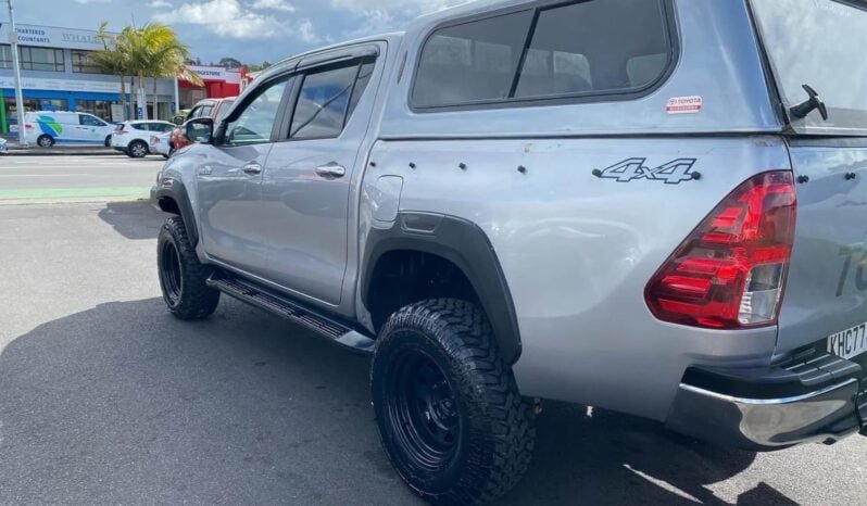 
								2017 Toyota Hilux SR5 full									