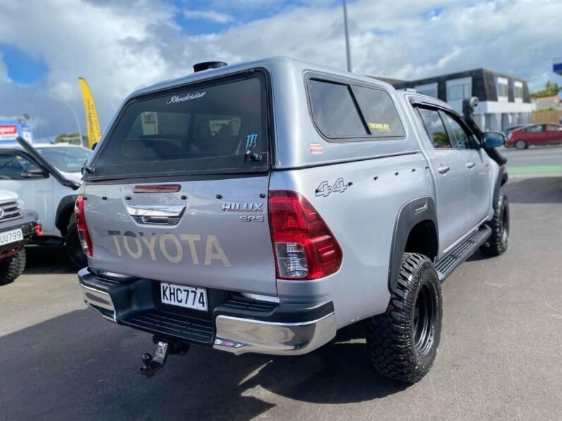 
								2017 Toyota Hilux SR5 full									