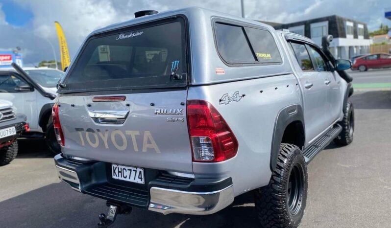 
								2017 Toyota Hilux SR5 full									