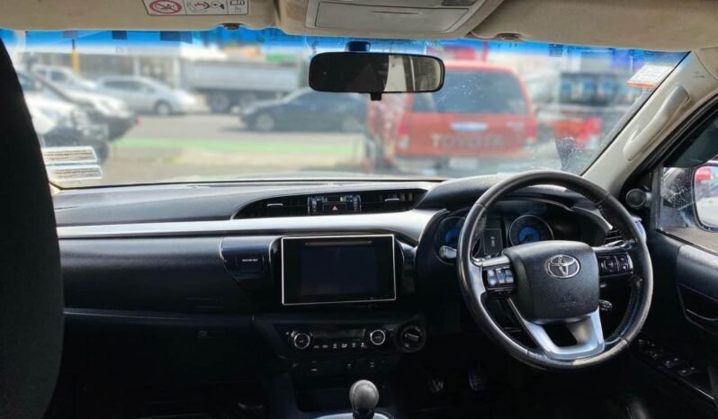 
								2017 Toyota Hilux SR5 full									