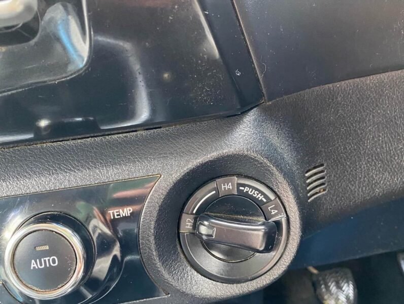 
								2017 Toyota Hilux SR5 full									