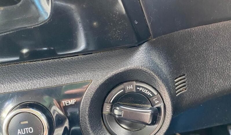 
								2017 Toyota Hilux SR5 full									