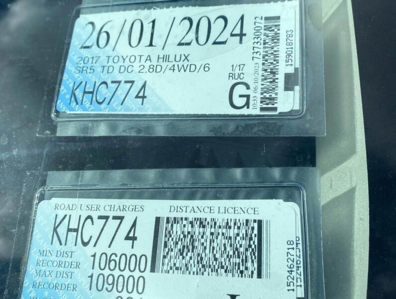 
								2017 Toyota Hilux SR5 full									