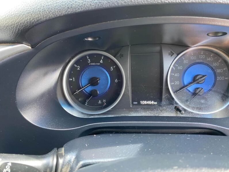 
								2017 Toyota Hilux SR5 full									