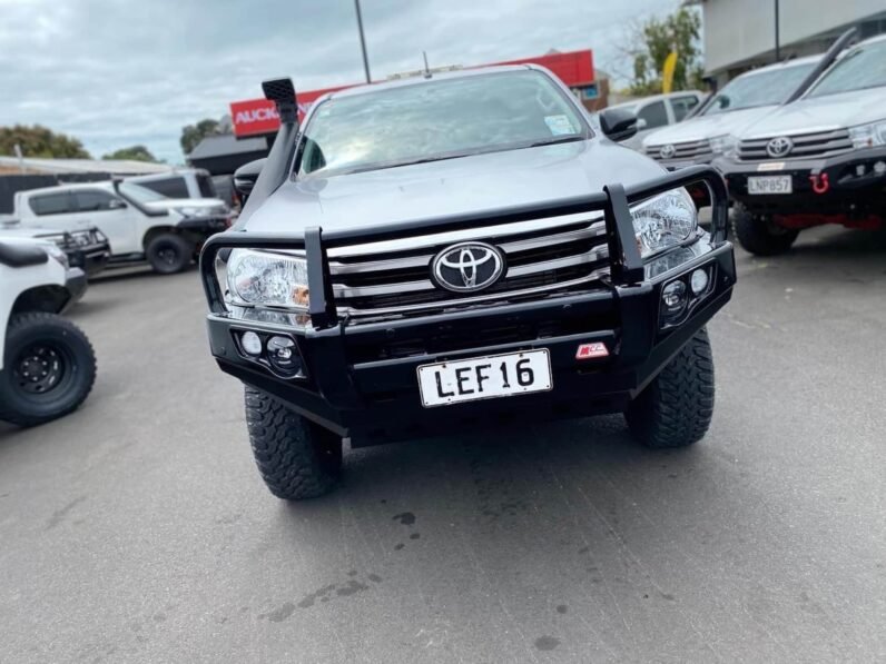 
								2018 Toyota Hilux SR full									