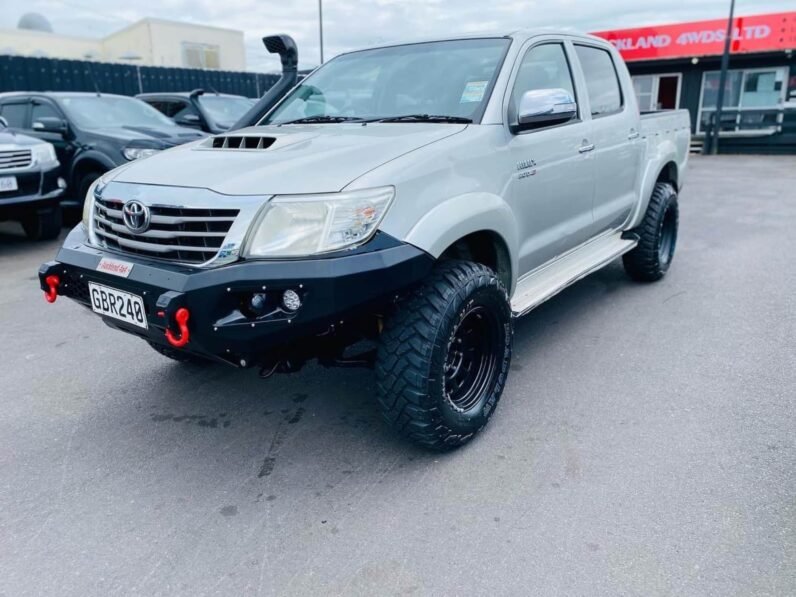 
								2011 Toyota Hilux SR5 full									