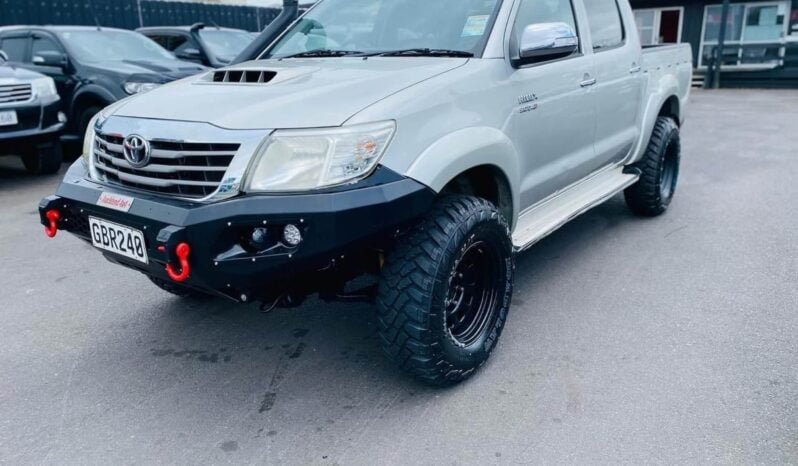 
								2011 Toyota Hilux SR5 full									