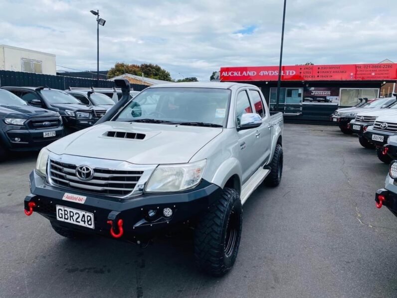 
								2011 Toyota Hilux SR5 full									