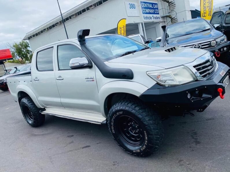 
								2011 Toyota Hilux SR5 full									