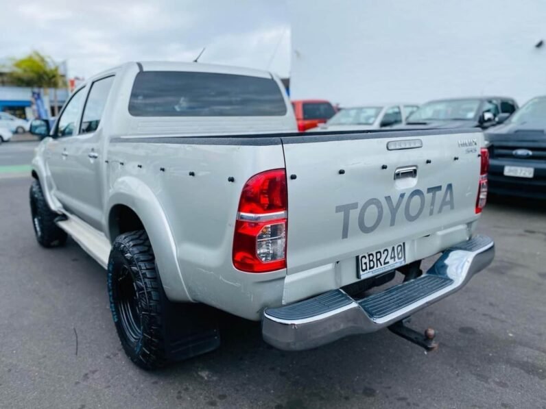 
								2011 Toyota Hilux SR5 full									