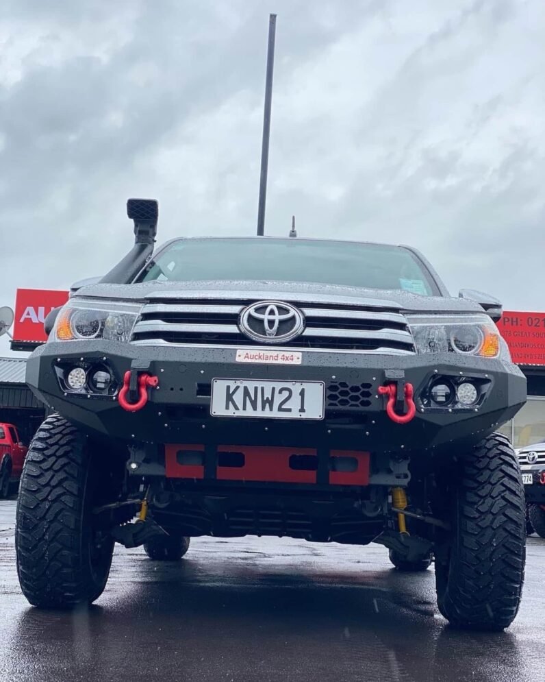 
								2017 Toyota Hilux SR5 full									