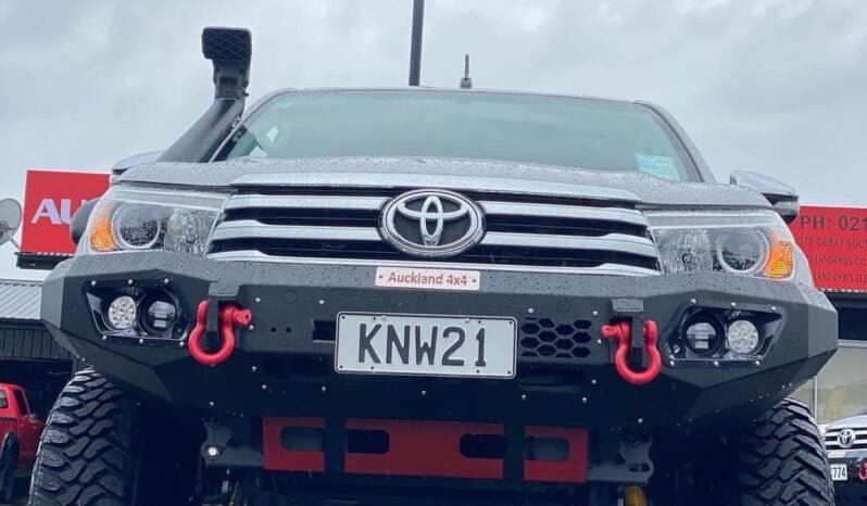 
								2017 Toyota Hilux SR5 full									