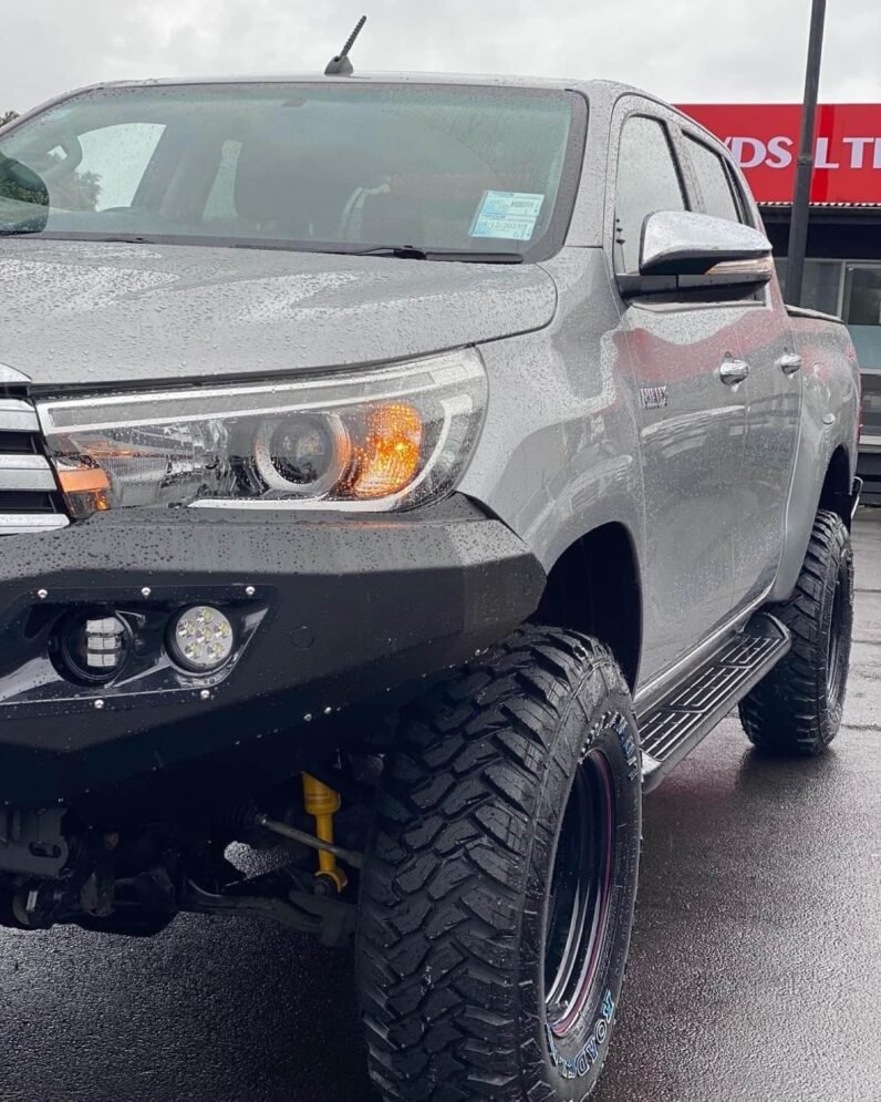 
								2017 Toyota Hilux SR5 full									