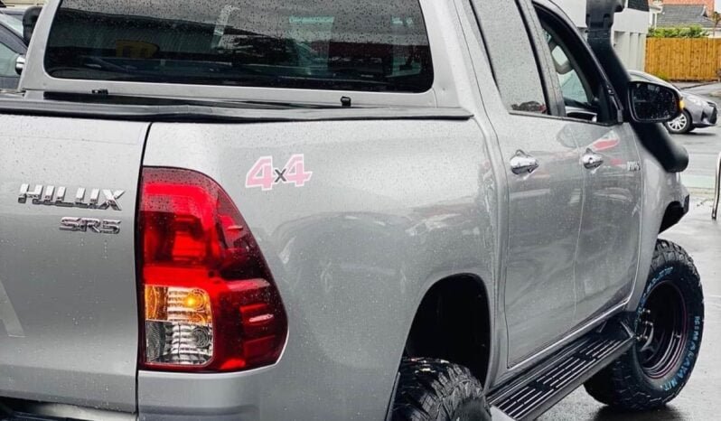 
								2017 Toyota Hilux SR5 full									