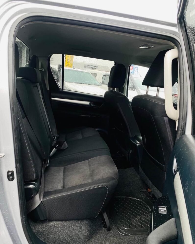 
								2017 Toyota Hilux SR5 full									