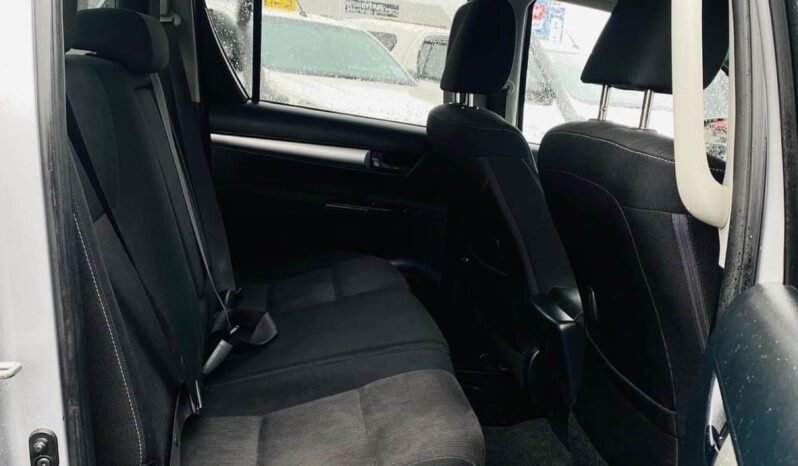 
								2017 Toyota Hilux SR5 full									