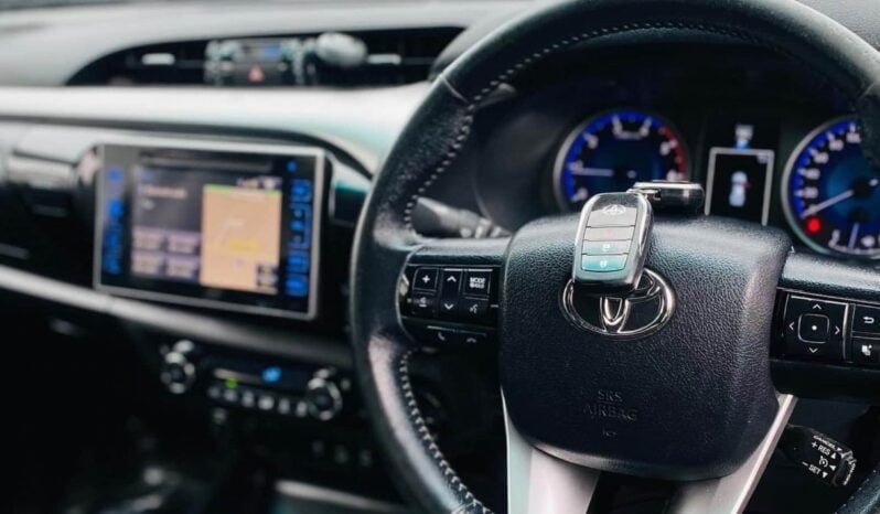 
								2017 Toyota Hilux SR5 full									