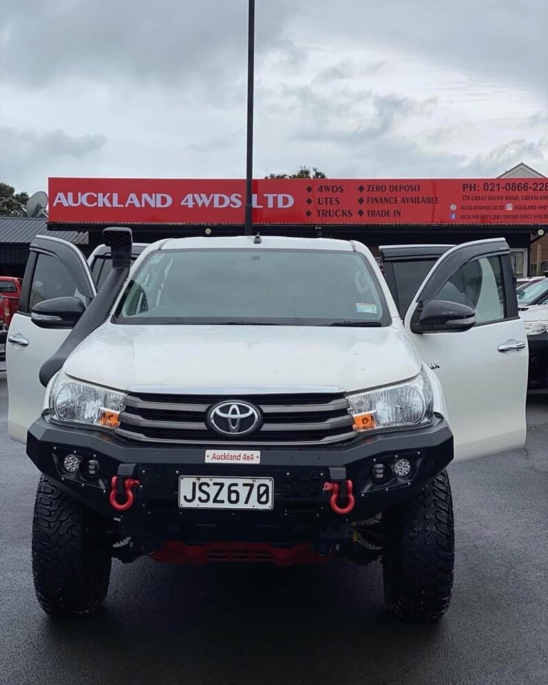 
								2016 Toyota Hilux SR full									