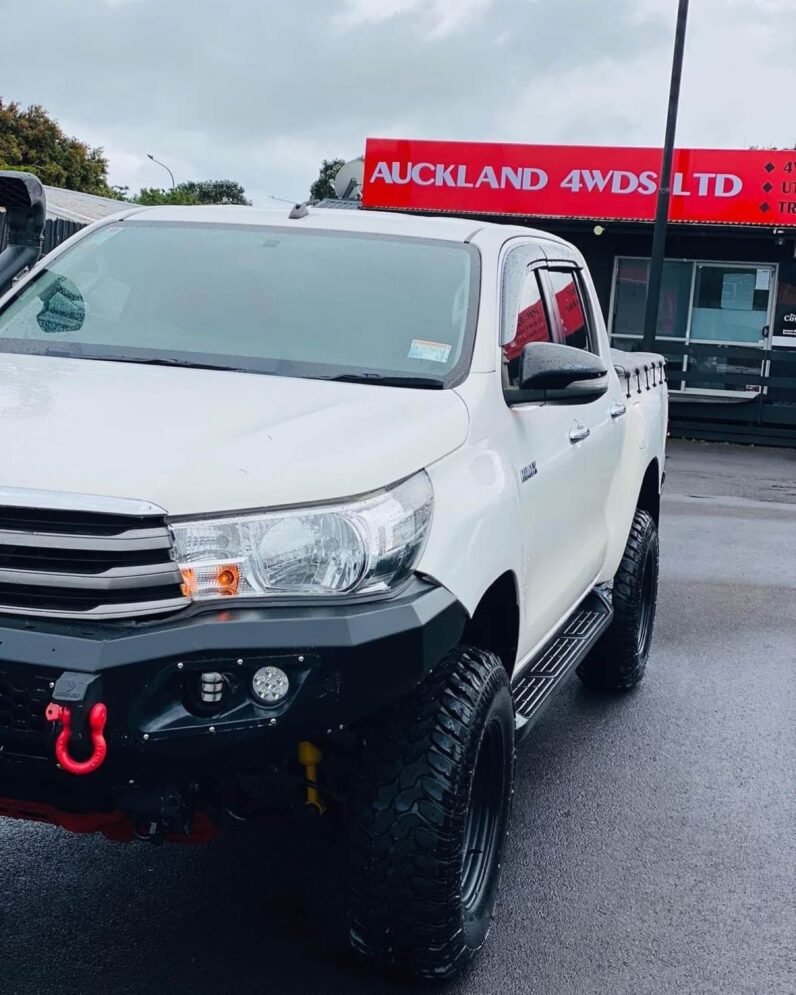 
								2016 Toyota Hilux SR full									