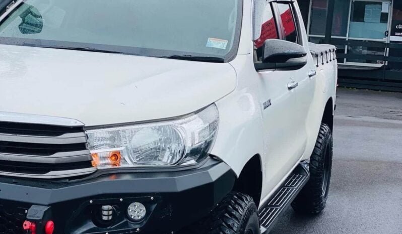 
								2016 Toyota Hilux SR full									