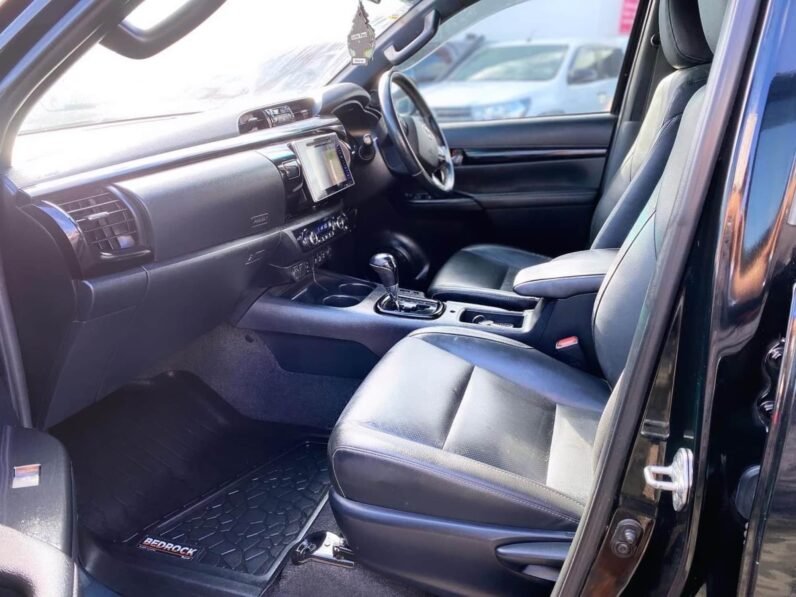 
								2020 Toyota Hilux SR5 cruiser full									