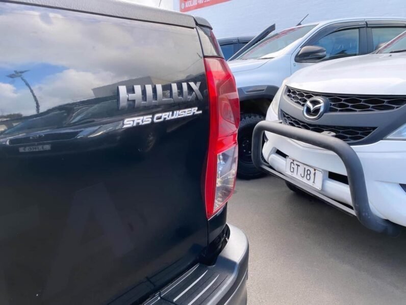 
								2020 Toyota Hilux SR5 cruiser full									