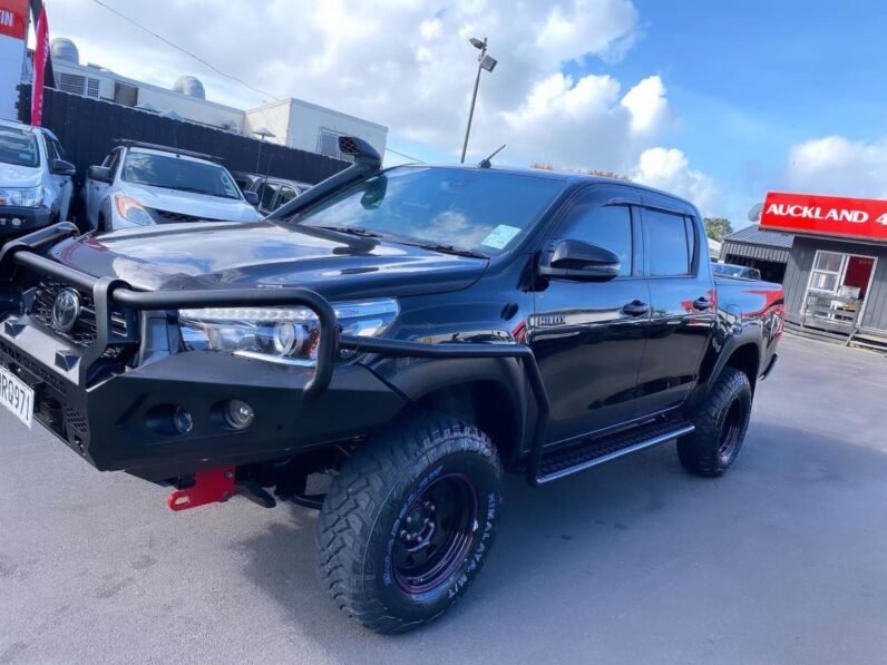 
								2020 Toyota Hilux SR5 cruiser full									