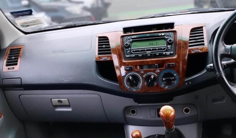 
								2006 Toyota Hilux SR5 full									