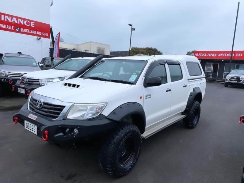 
								2012 Toyota Hilux SR. 3L full									