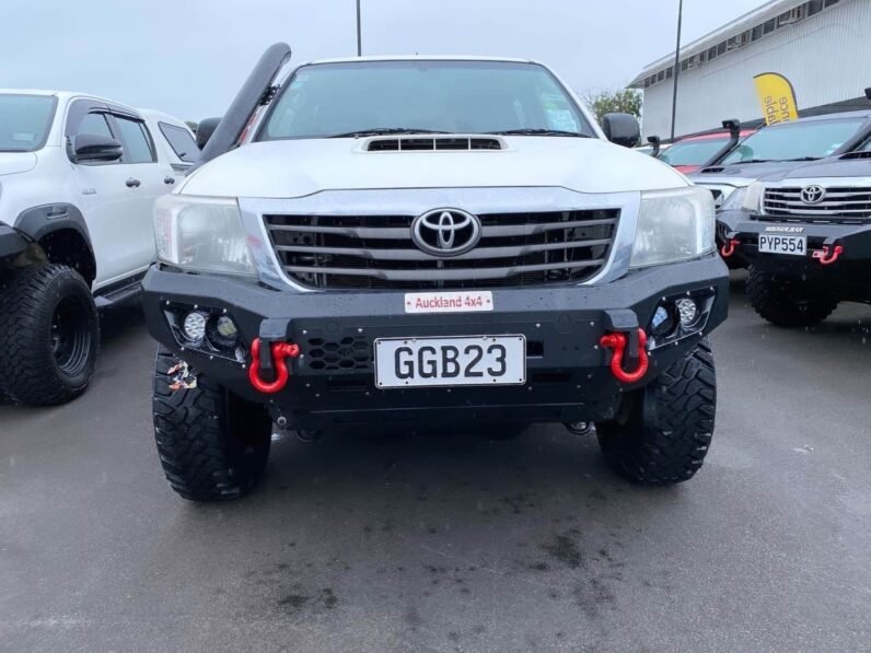 
								2012 Toyota Hilux SR. 3L full									