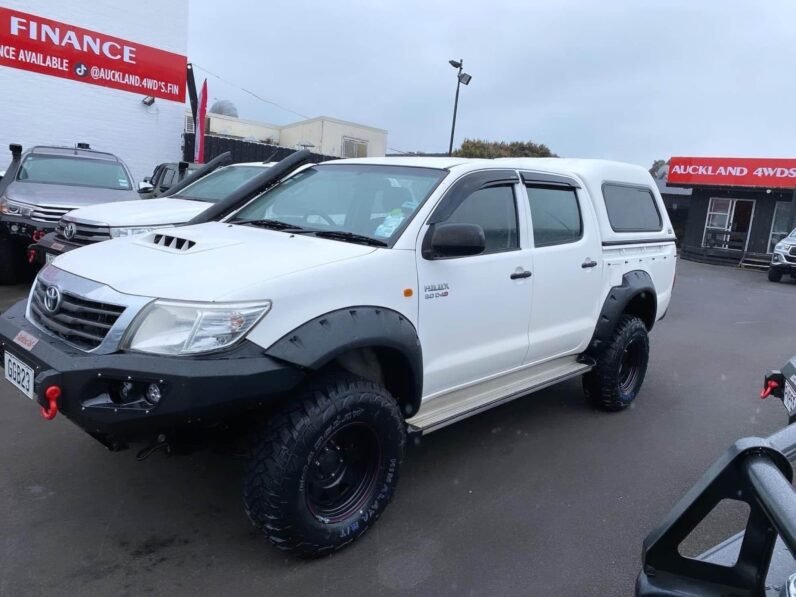 
								2012 Toyota Hilux SR. 3L full									