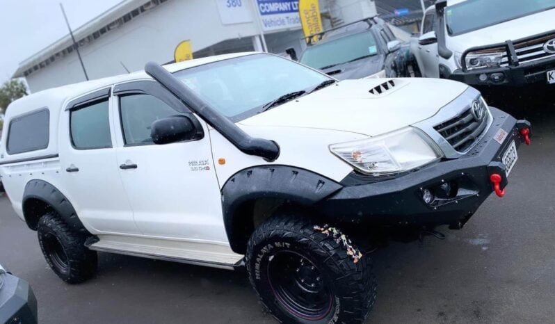 
								2012 Toyota Hilux SR. 3L full									