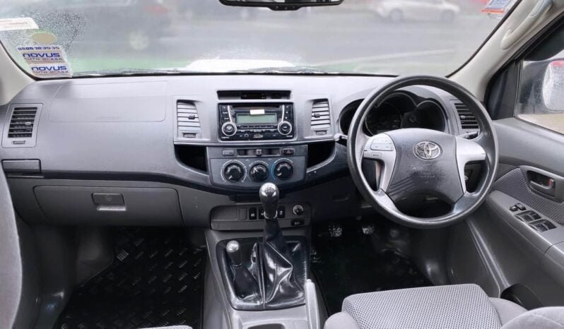 
								2012 Toyota Hilux SR. 3L full									