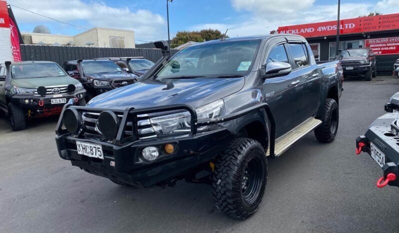 
								Toyota Hilux 2017, 4WD, SR5 full									