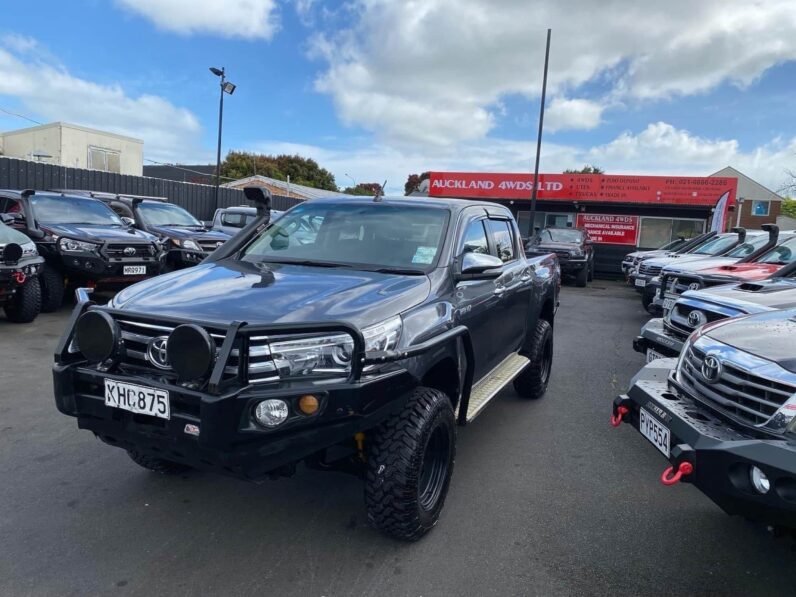 
								Toyota Hilux 2017, 4WD, SR5 full									