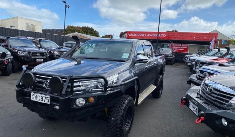 
								Toyota Hilux 2017, 4WD, SR5 full									
