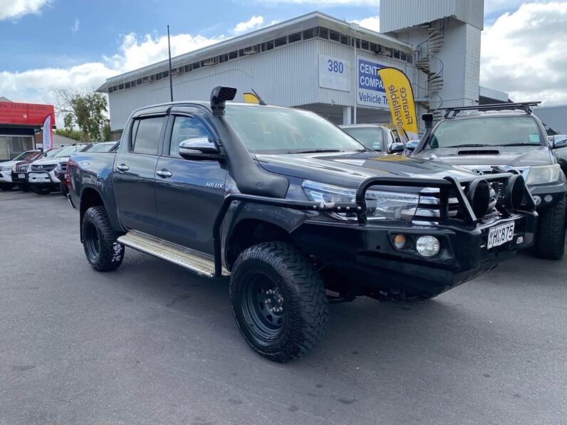 
								Toyota Hilux 2017, 4WD, SR5 full									
