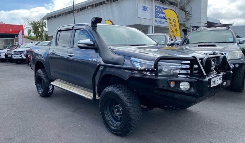 
								Toyota Hilux 2017, 4WD, SR5 full									