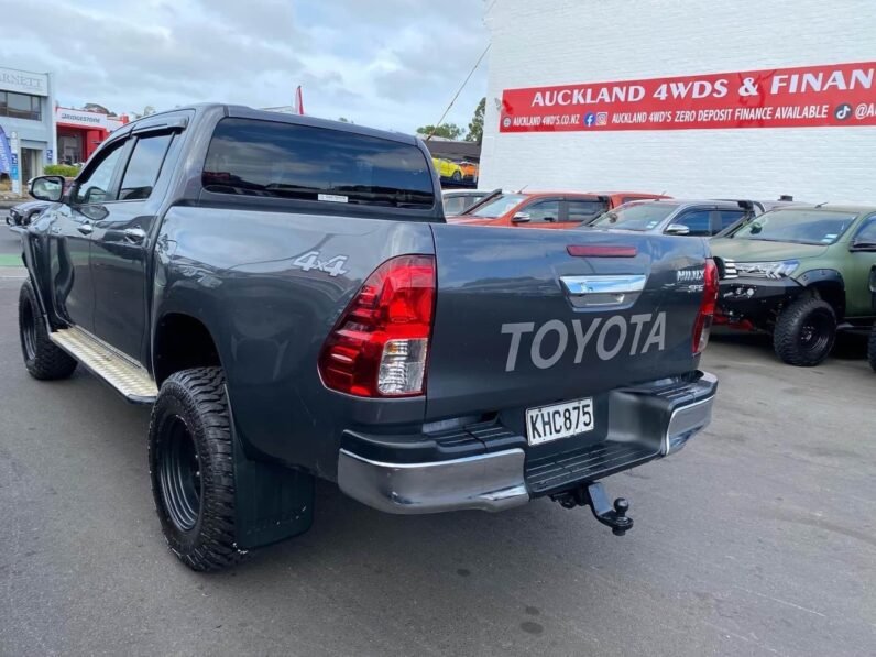 
								Toyota Hilux 2017, 4WD, SR5 full									