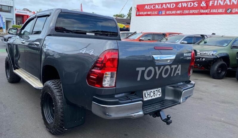 
								Toyota Hilux 2017, 4WD, SR5 full									