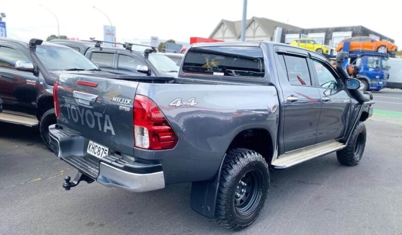 
								Toyota Hilux 2017, 4WD, SR5 full									