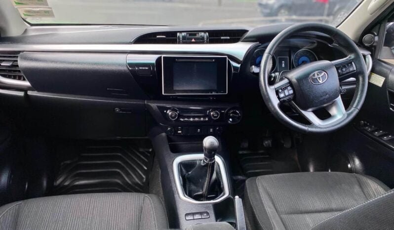 
								Toyota Hilux 2017, 4WD, SR5 full									