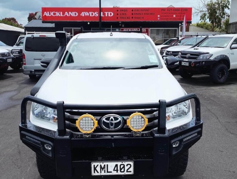 
								Toyota Hilux 2017, 4WD, SR full									