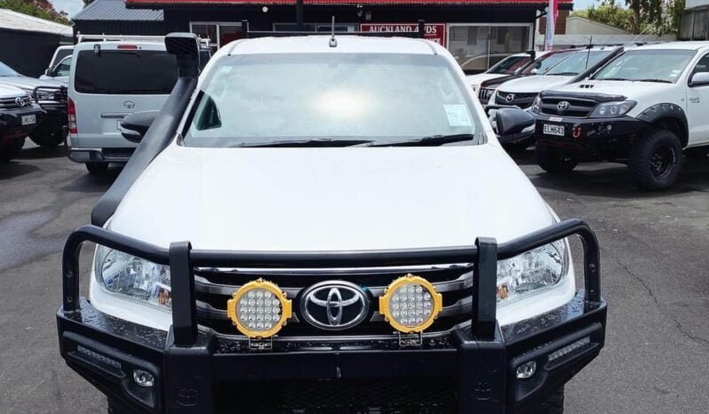 
								Toyota Hilux 2017, 4WD, SR full									